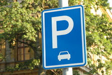 Řidičům u hodonínské nemocnice má ulevit nové parkoviště. První změna je hotová