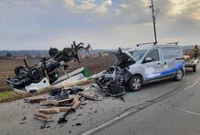 Vážná nehoda v Čejči! Nepozorný řidič smetl vozidlo, které v obci chystalo vánoční výzdobu